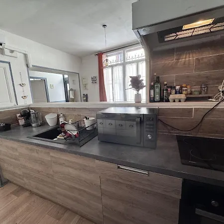 Two-bedroom Apartment, Downtown, Parking, And Private Courtyard Apartment *