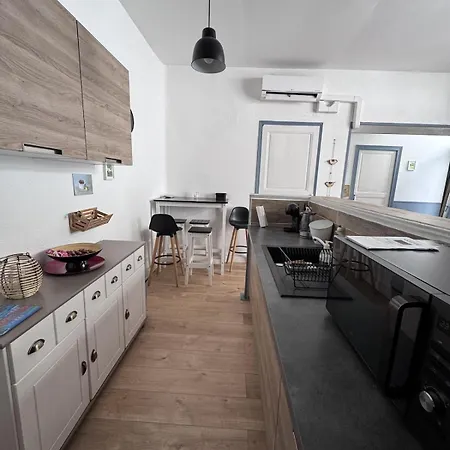 Two-bedroom Apartment, Downtown, Parking, And Private Courtyard Apartment
