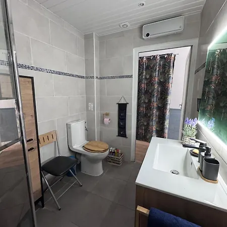 Two-bedroom Apartment, Downtown, Parking, And Private Courtyard Apartment