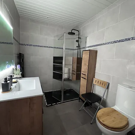 Two-bedroom Apartment, Downtown, Parking, And Private Courtyard *