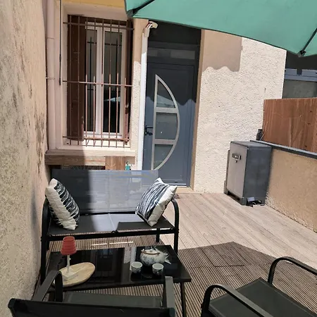 Two-bedroom Apartment, Downtown, Parking, And Private Courtyard Apartment